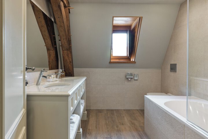 Room 16 of 27