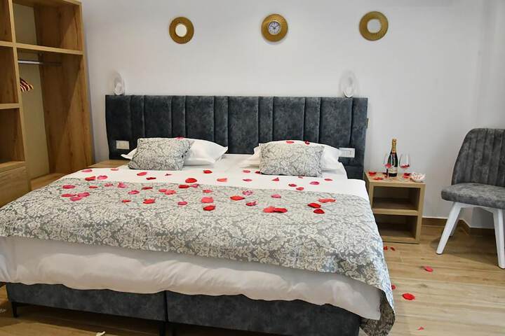 Room 15 of 65