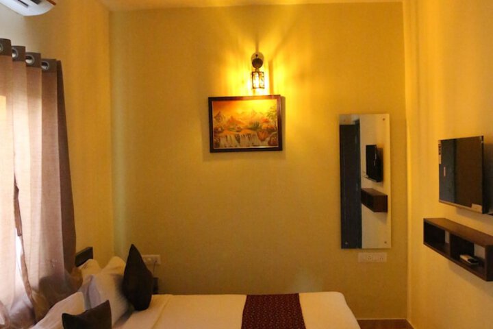 Room 9 of 23