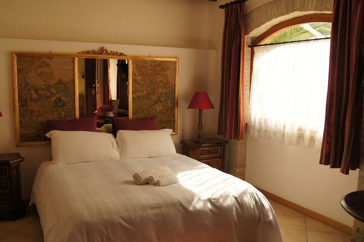 Room 3 of 32