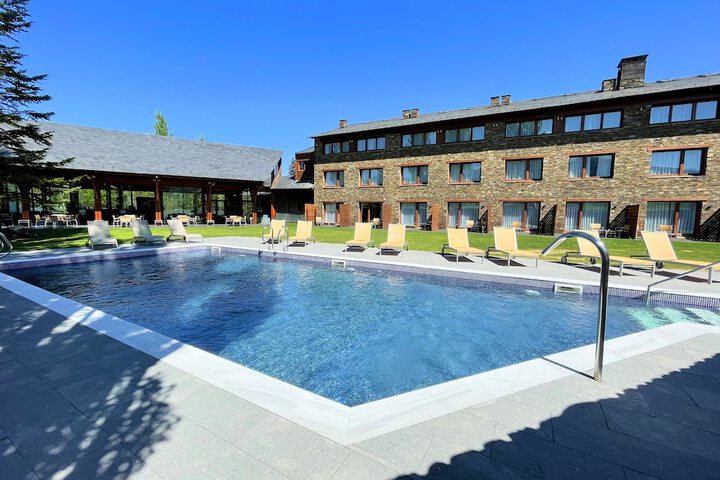 Pool 44 of 95