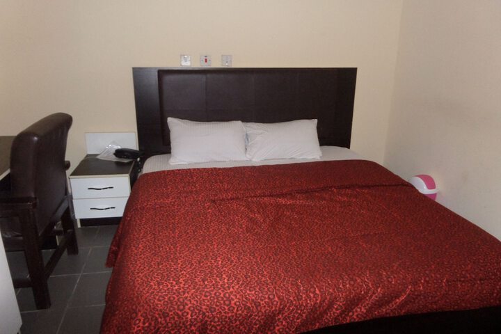 Room 8 of 39