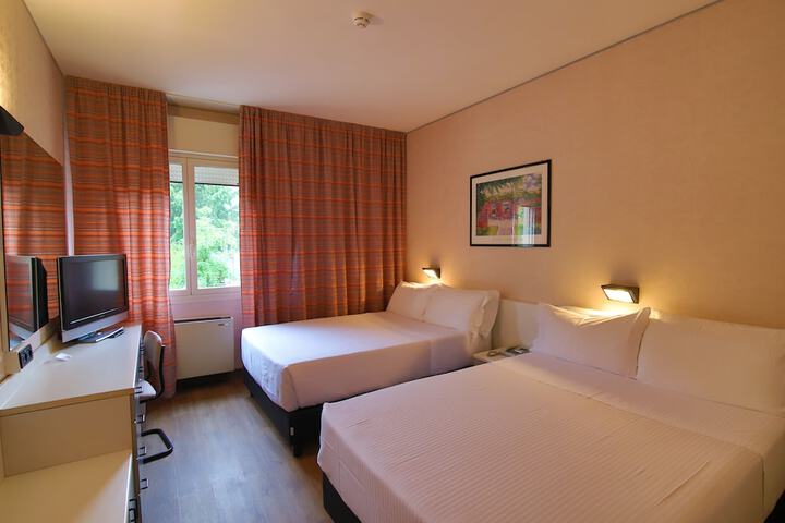 Room 10 of 45
