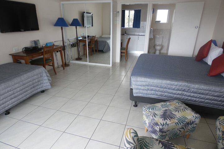 Room 3 of 27