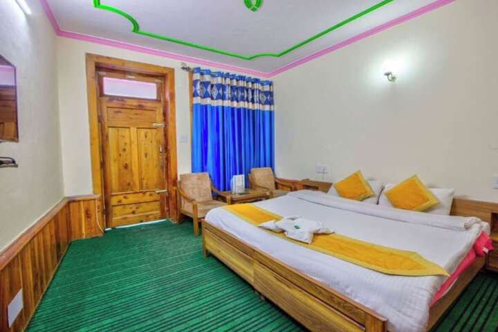 Room 7 of 9
