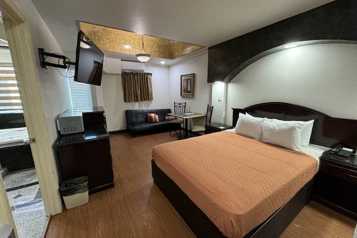 Room 13 of 89