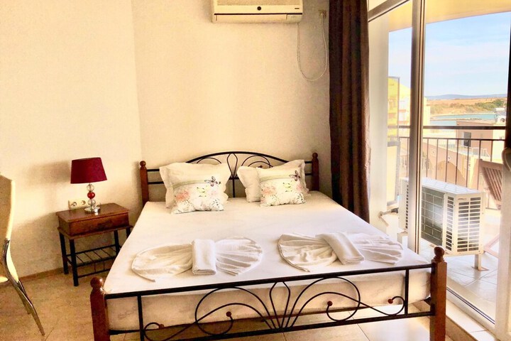 Room 40 of 151