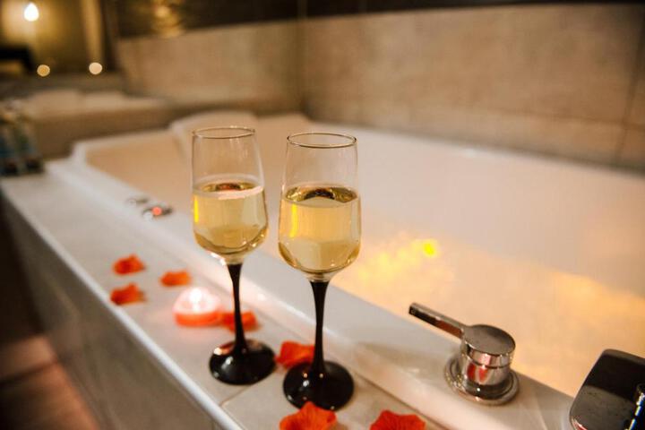 La Suite Romantique avec Jacuzzi au Cœur de Perpignan