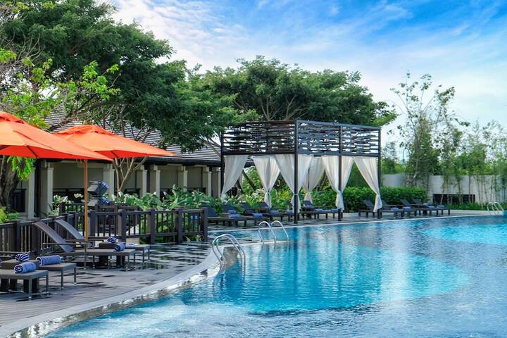 Pool Hotel