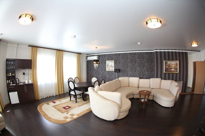 Room 53 of 82