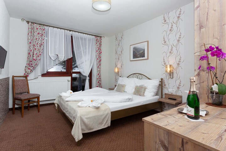 Room 5 of 37