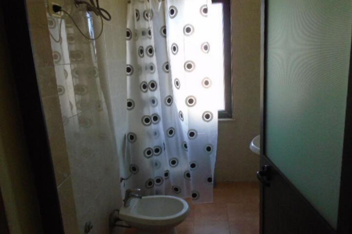 Room 2 of 6
