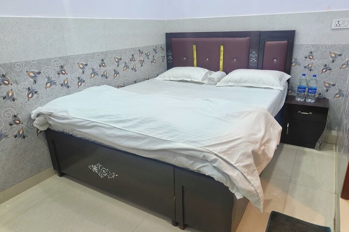 Room 2 of 18