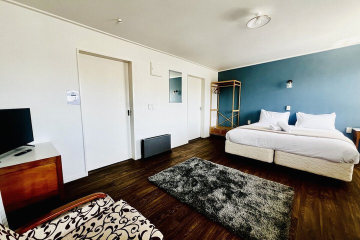 Room 10 of 16