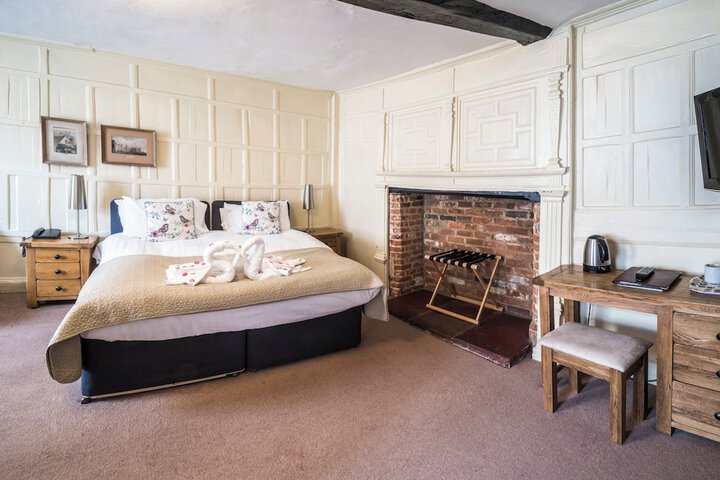 Room 9 of 33
