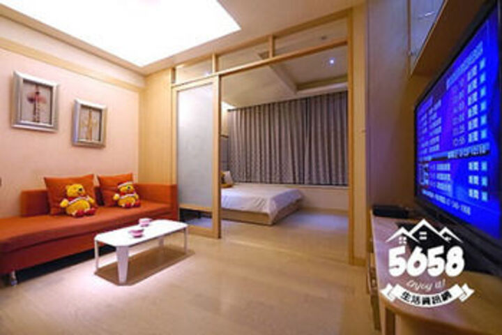 Room 13 of 24