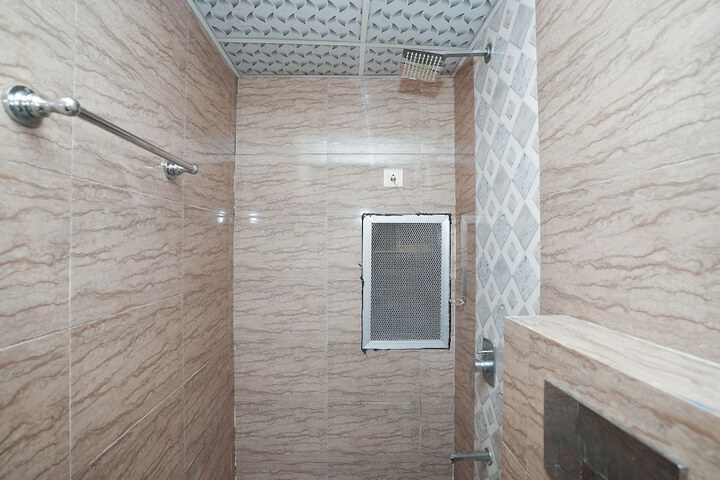 Room 12 of 27