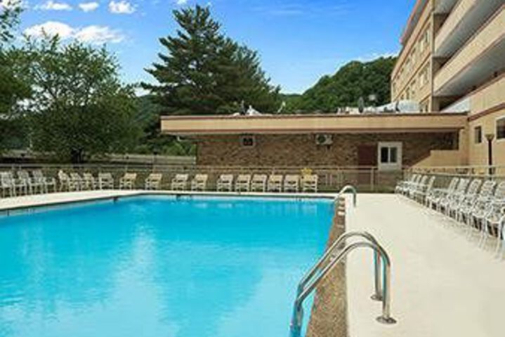 Pool 40 of 44