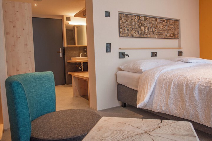 Room 4 of 38
