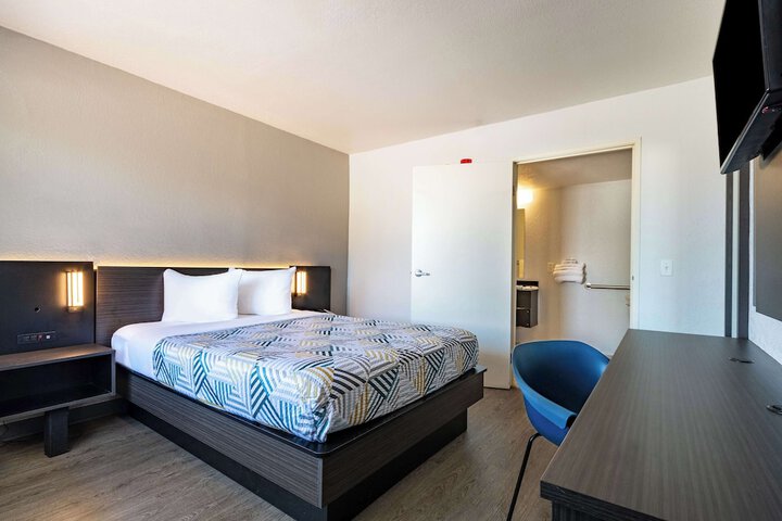 Double Room Disability Accessible (7 of 16)
