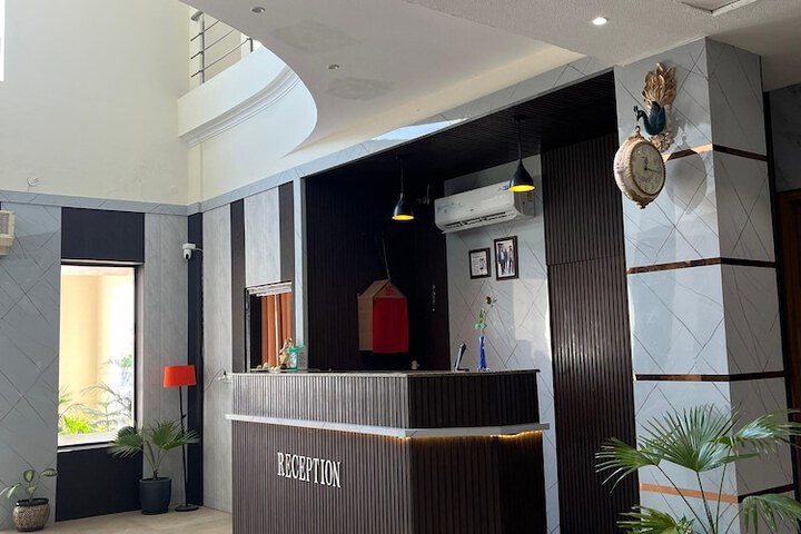 Exterior of Hotel Vasu International