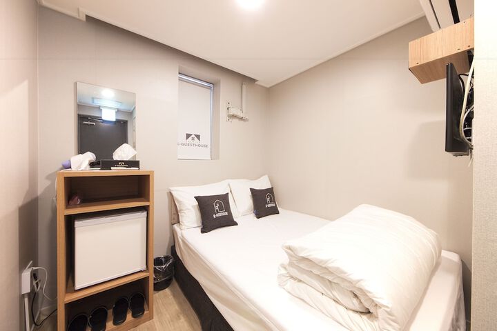 Room 16 of 44
