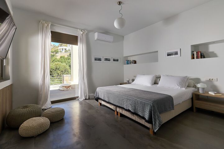 Room 2 of 44