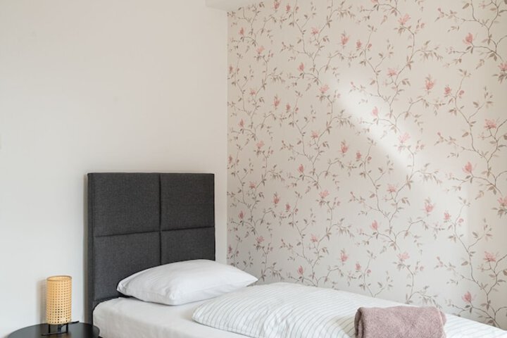 Room 34 of 178