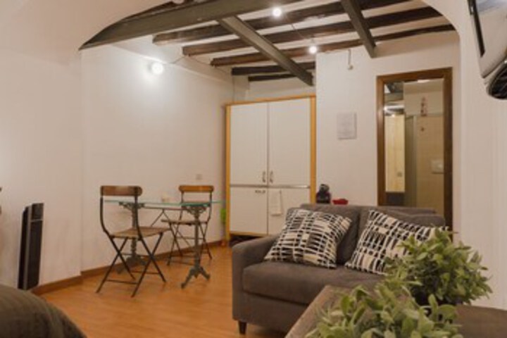 Room 2 of 9