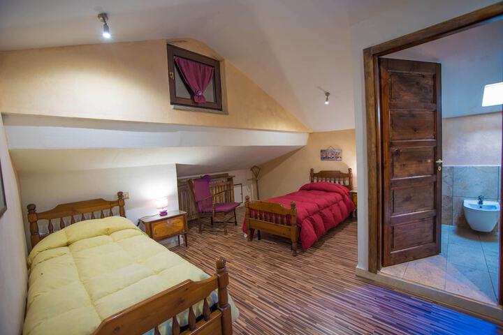 Room 2 of 41