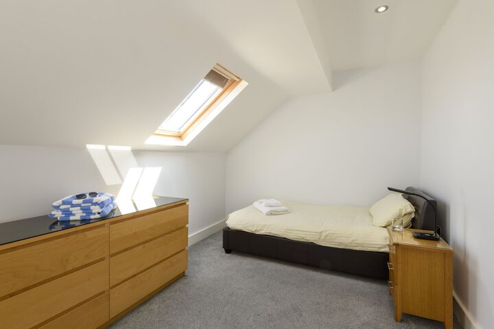 Room 16 of 68