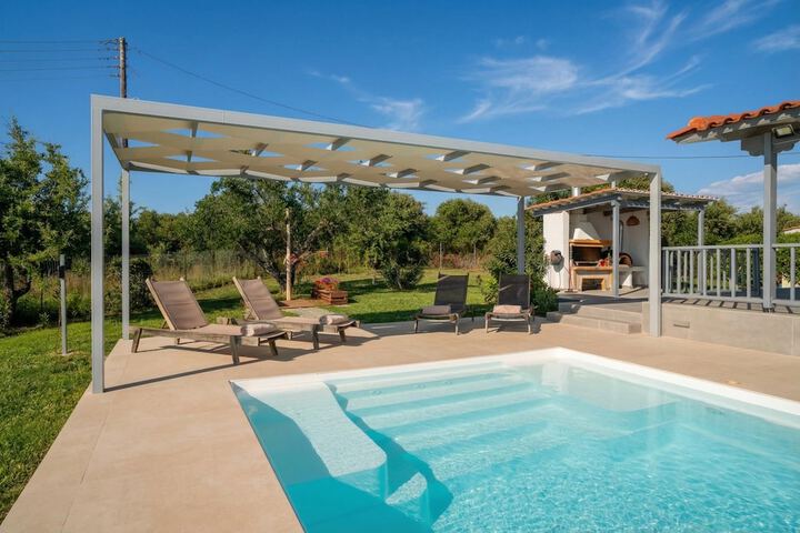 Pool 27 of 44