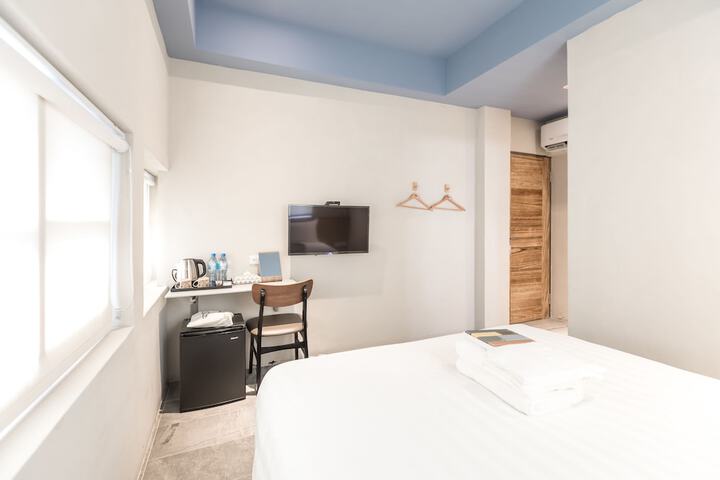 Room 10 of 99