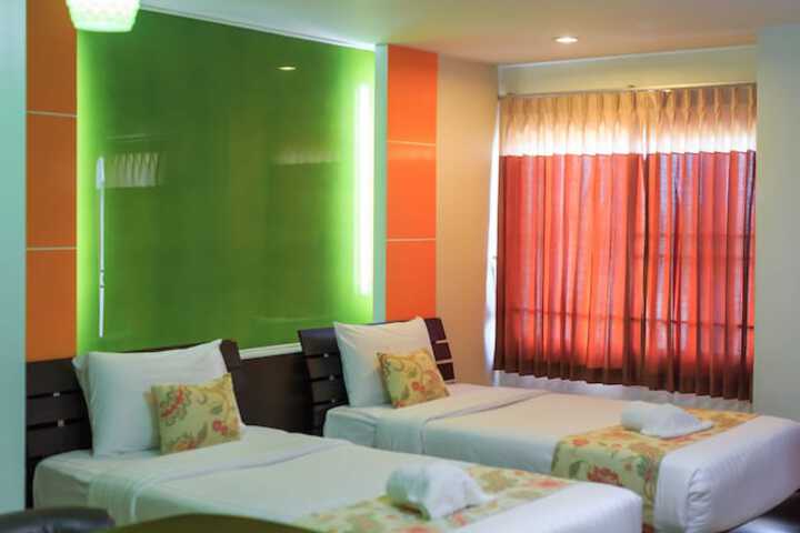 Room 10 of 29