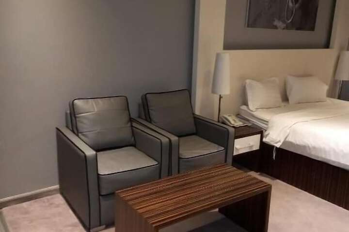 Room 22 of 34