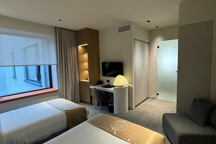 Room 52 of 105
