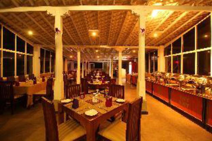 Dining 18 of 23