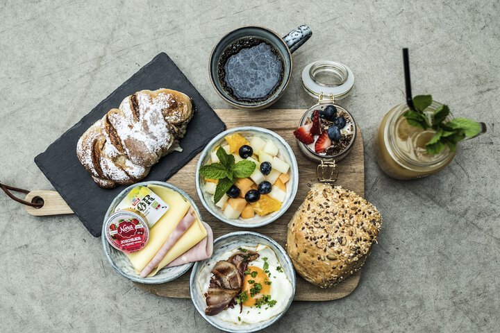 Breakfast/Coffee Service 8 of 15