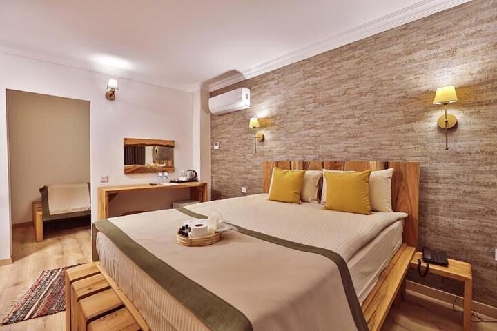 Room 6 of 27