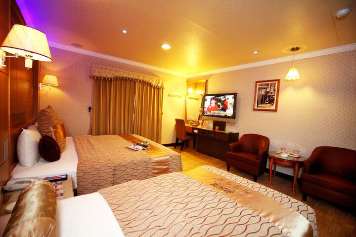 Room 2 of 35