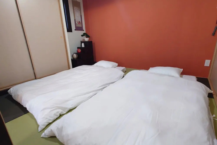 Room 3 of 16