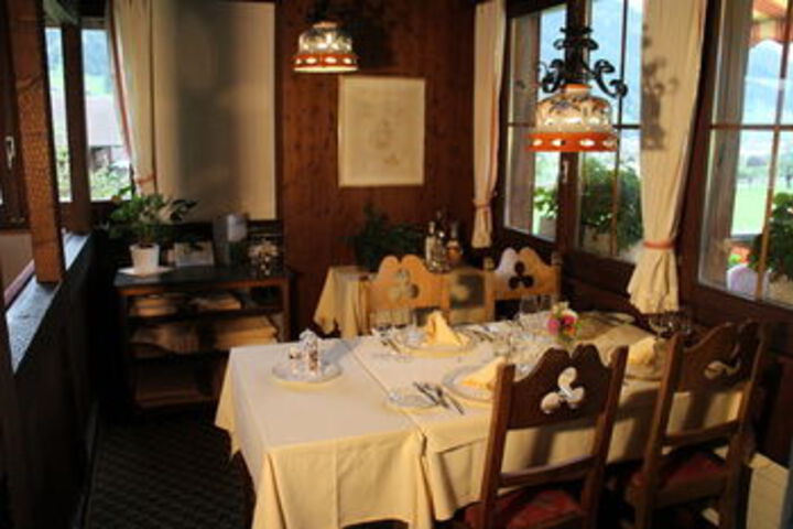 Dining 18 of 19