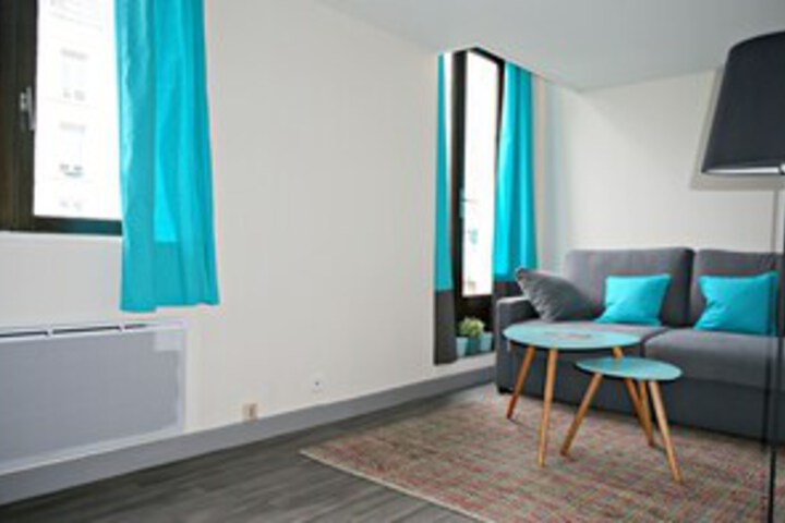 Room 6 of 13