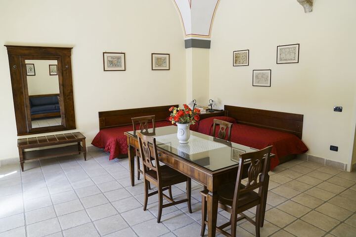 Room 10 of 68