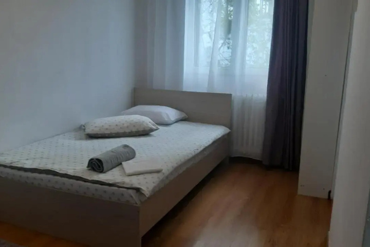 Room 3 of 10