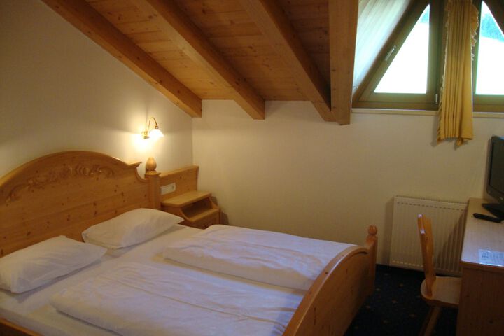 Room 4 of 39