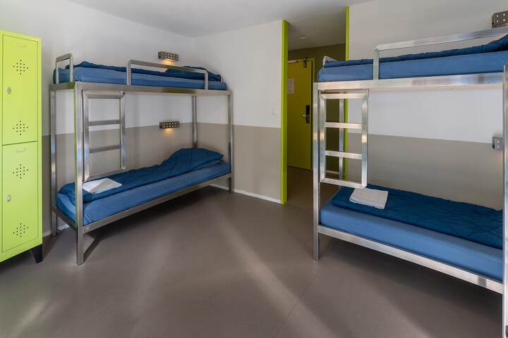 Room 13 of 36