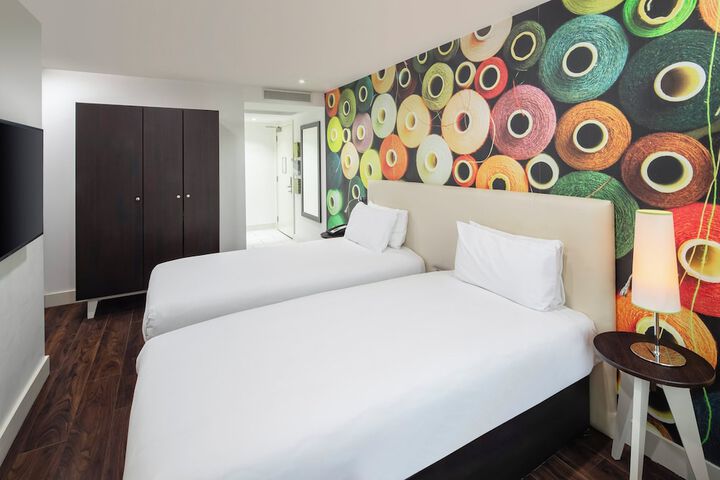 Room 35 of 102