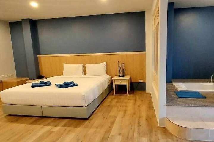 Room 5 of 40