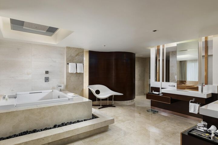 Room 26 of 167
